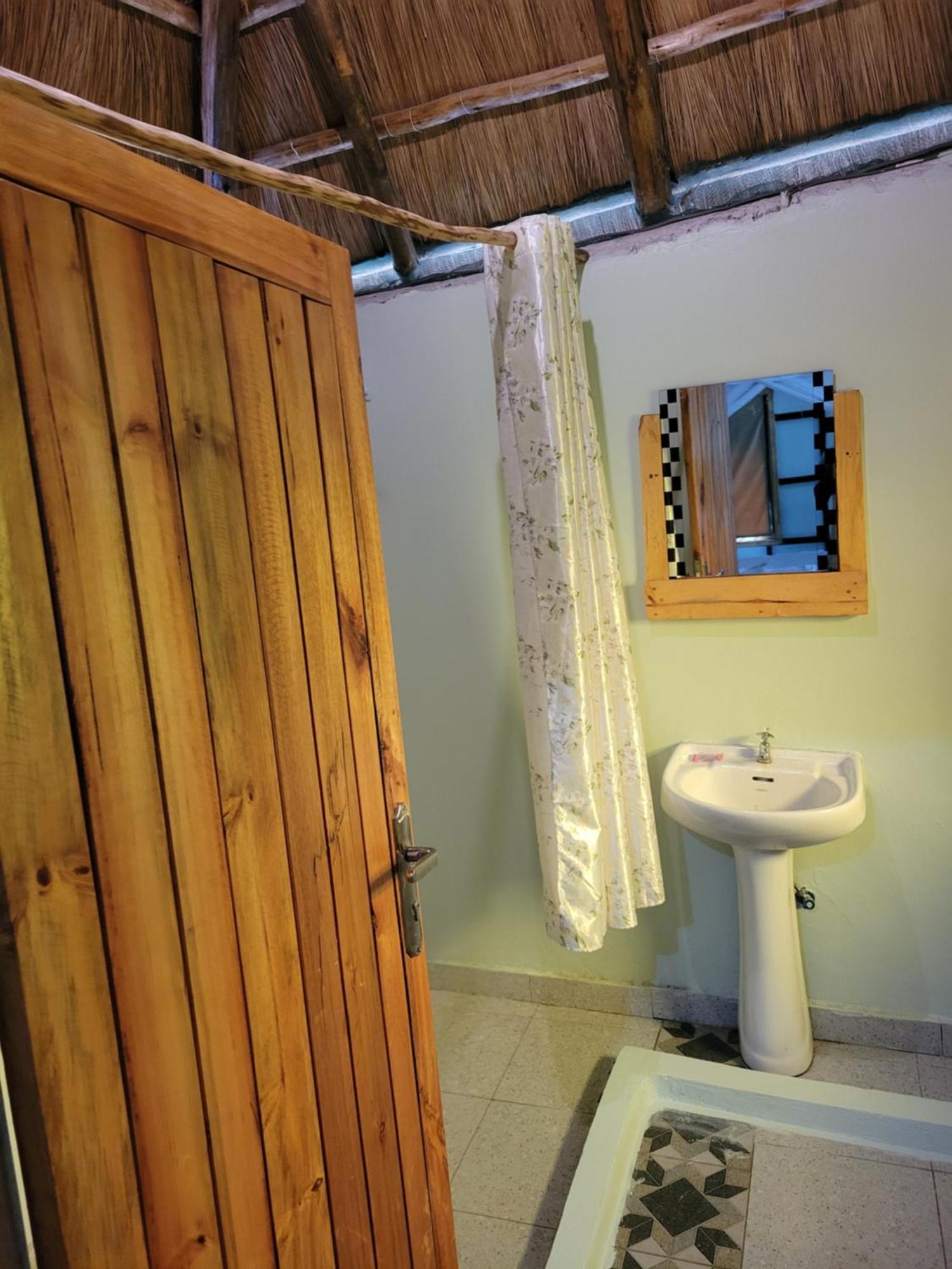 Songbird Safari Lodge & Campsite Katunguru Εξωτερικό φωτογραφία